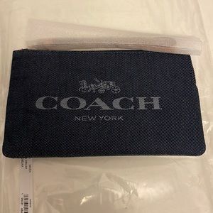 NWT Coach corner zip wristlet.